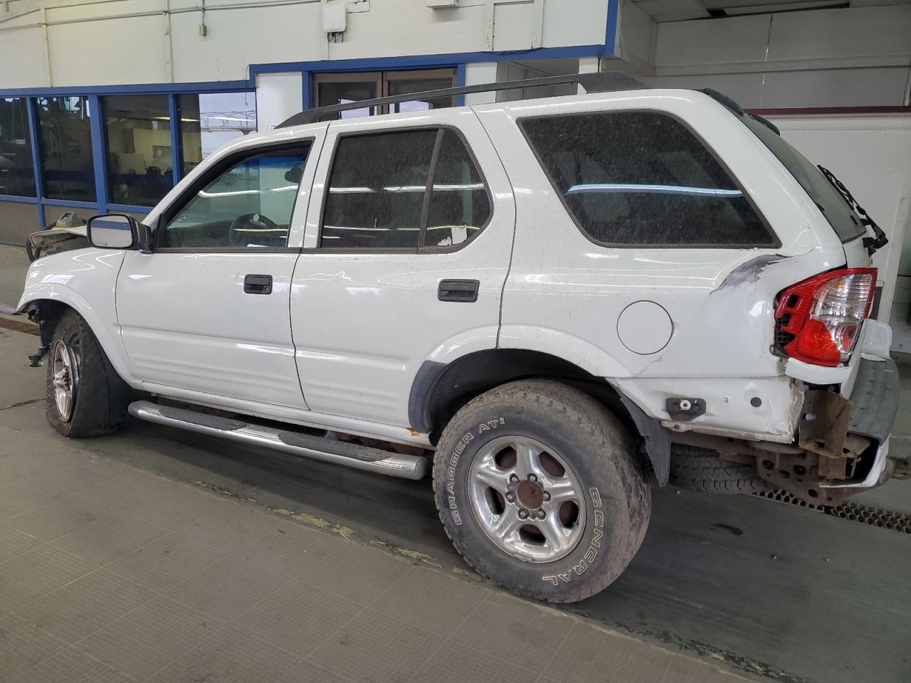 2003 Isuzu Rodeo S - Фото 2