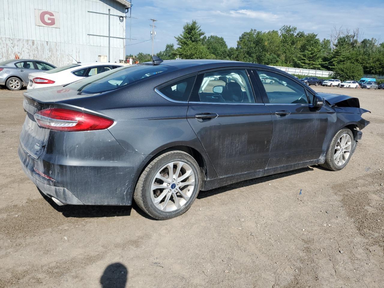 2020 Ford Fusion Se - Фото 3