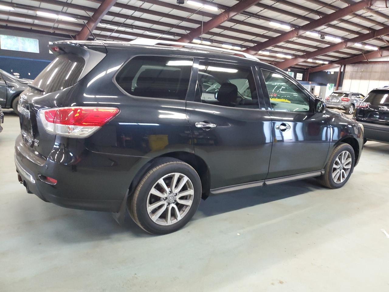 2013 Nissan Pathfinder S - Image 3