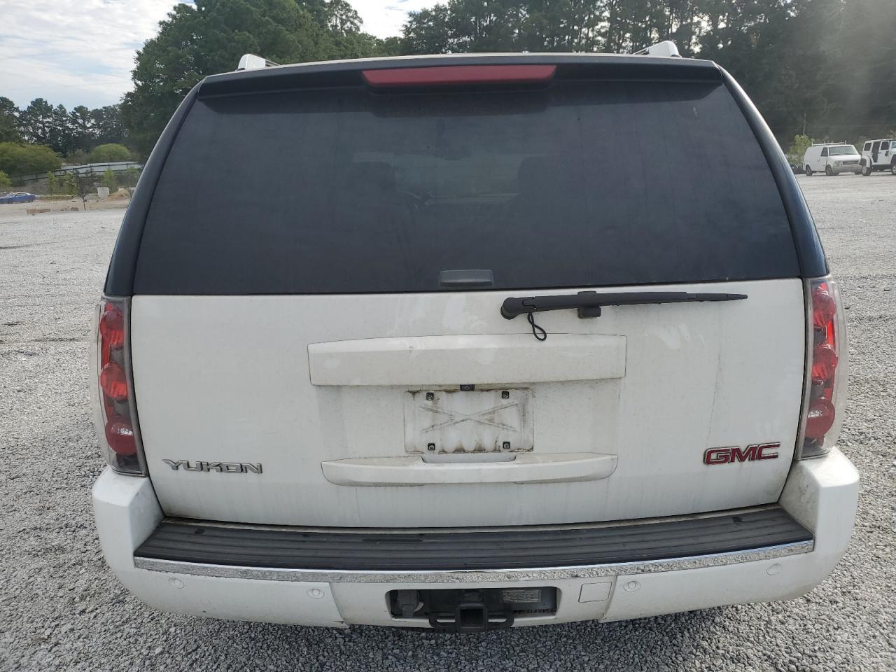2007 GMC Yukon Denali - Image 6