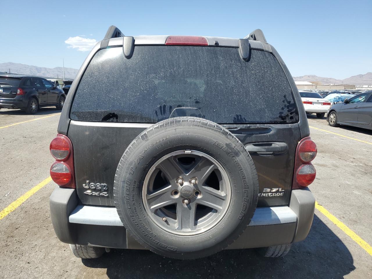 2005 Jeep Liberty Renegade - Фото 6