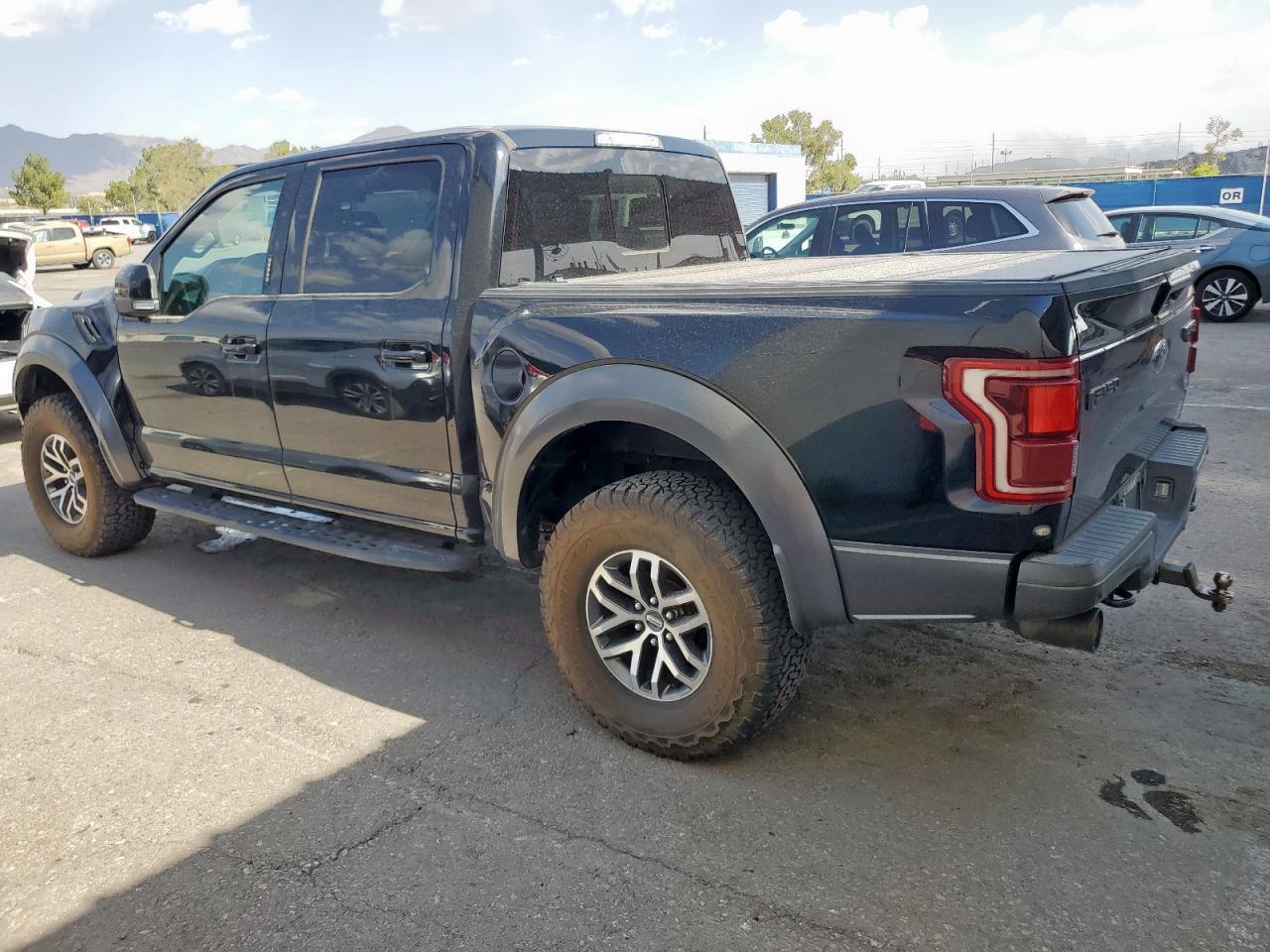 2017 Ford F150 Raptor - Фото 2