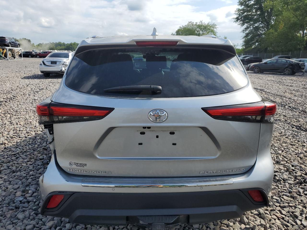 2020 Toyota Highlander Platinum - Image 6