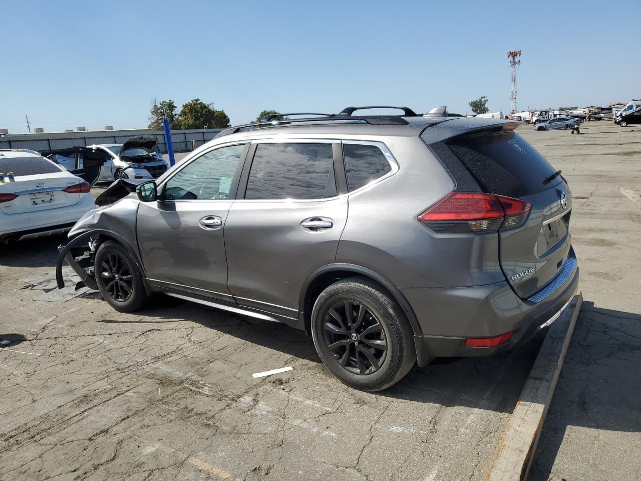 2017 Nissan Rogue S - Фото 2