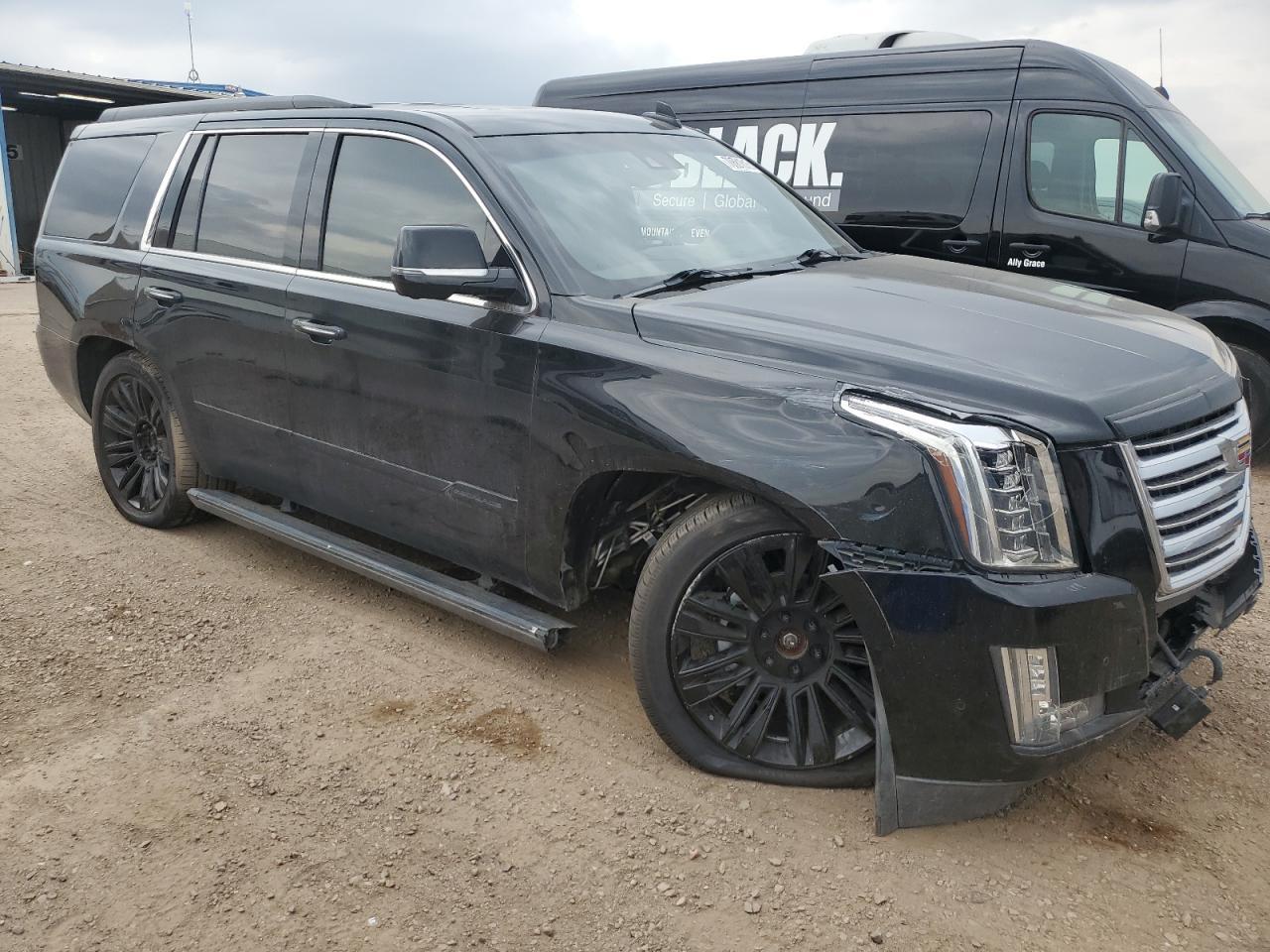 2017 Cadillac Escalade Platinum - Image 4