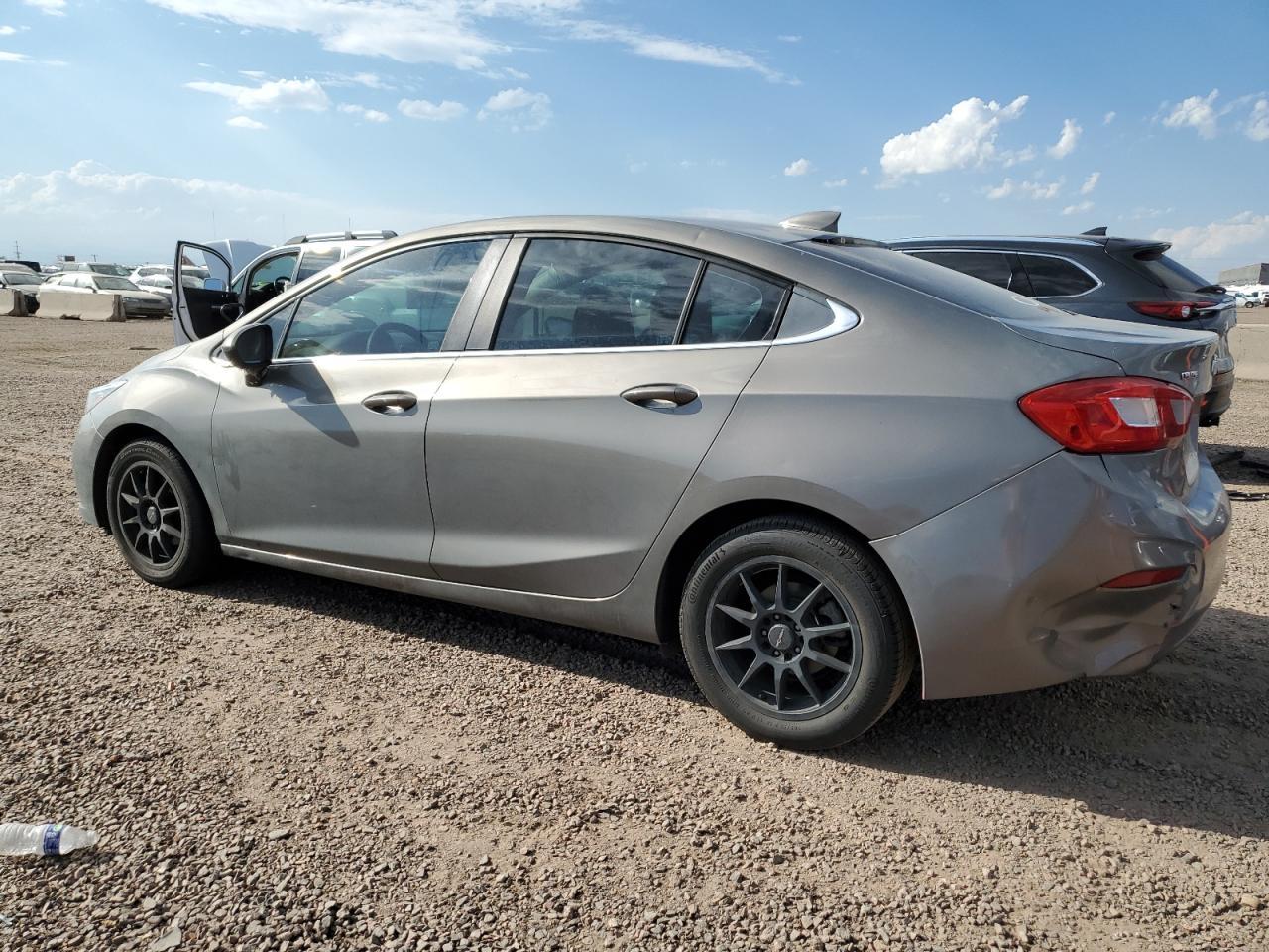 2017 Chevrolet Cruze Lt - Фото 2