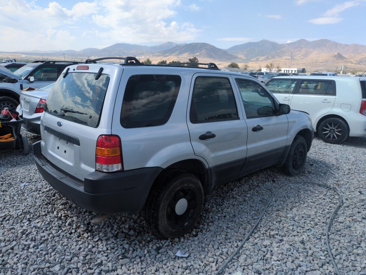 2004 Ford Escape Xls - Фото 3