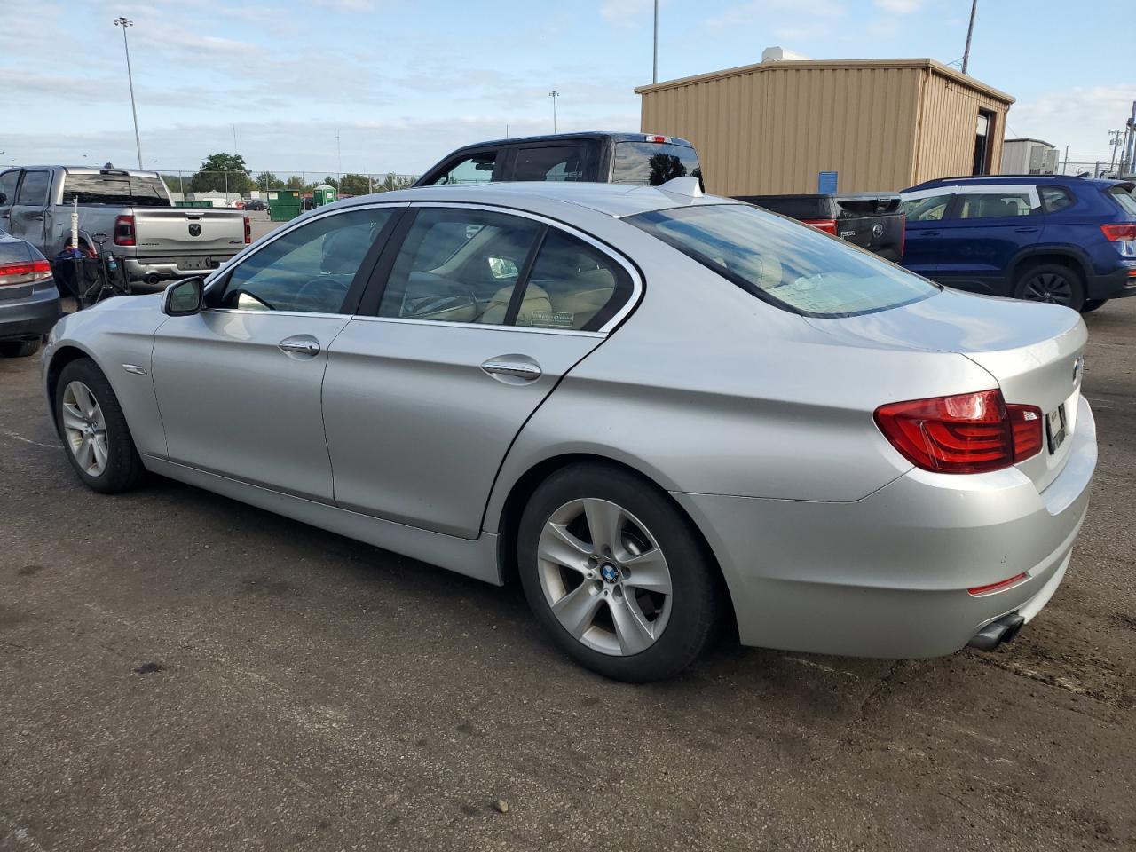 2012 BMW 528 Xi - Image 2