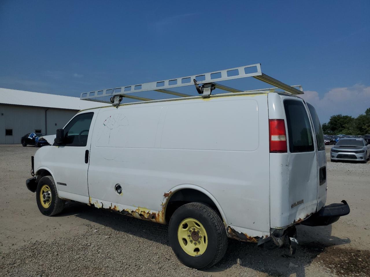 2005 GMC Savana G2500 - Image 2
