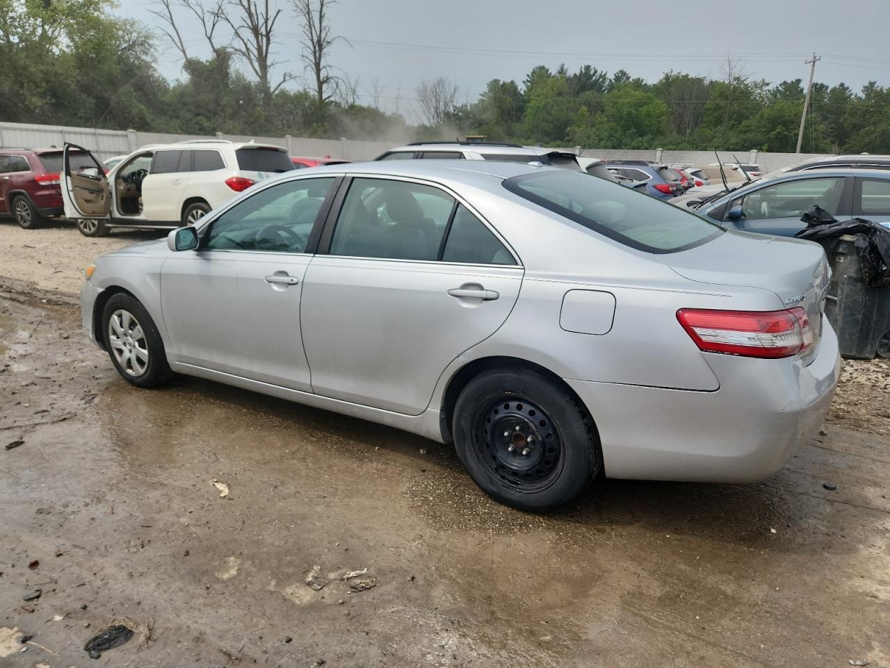 2011 Toyota Camry Base - Фото 2