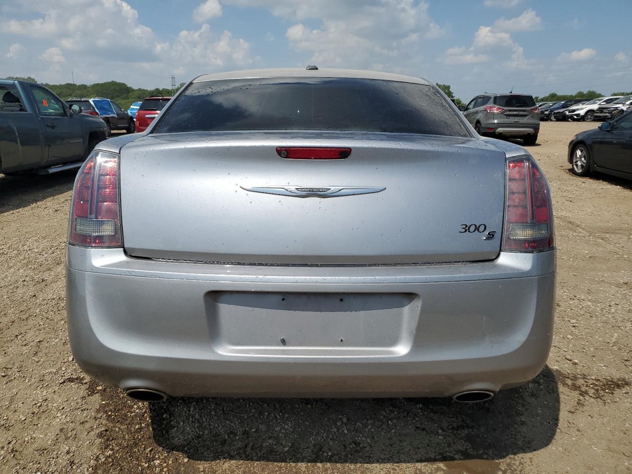 2014 Chrysler 300 S - Image 6
