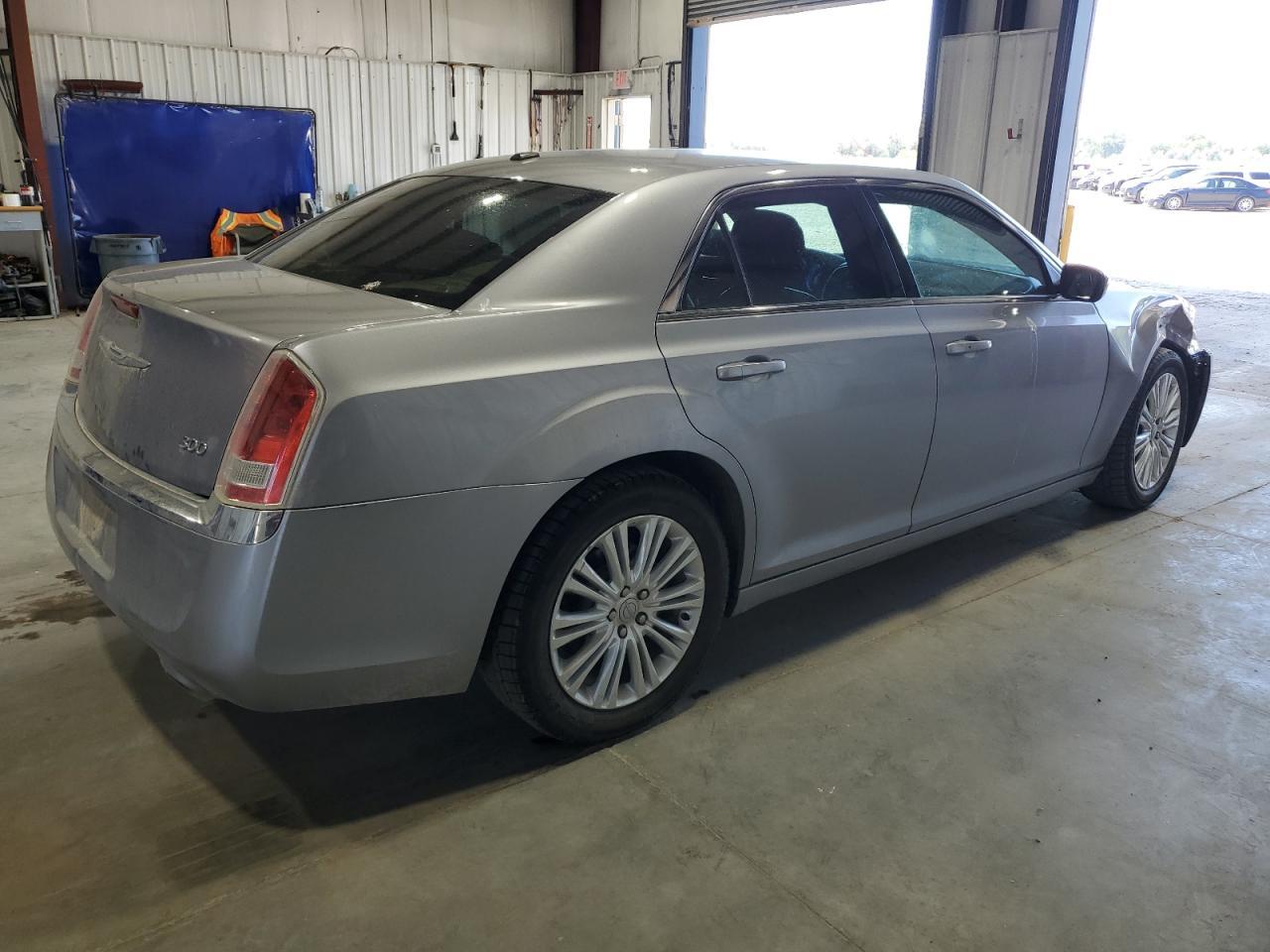 2014 Chrysler 300 - Фото 3