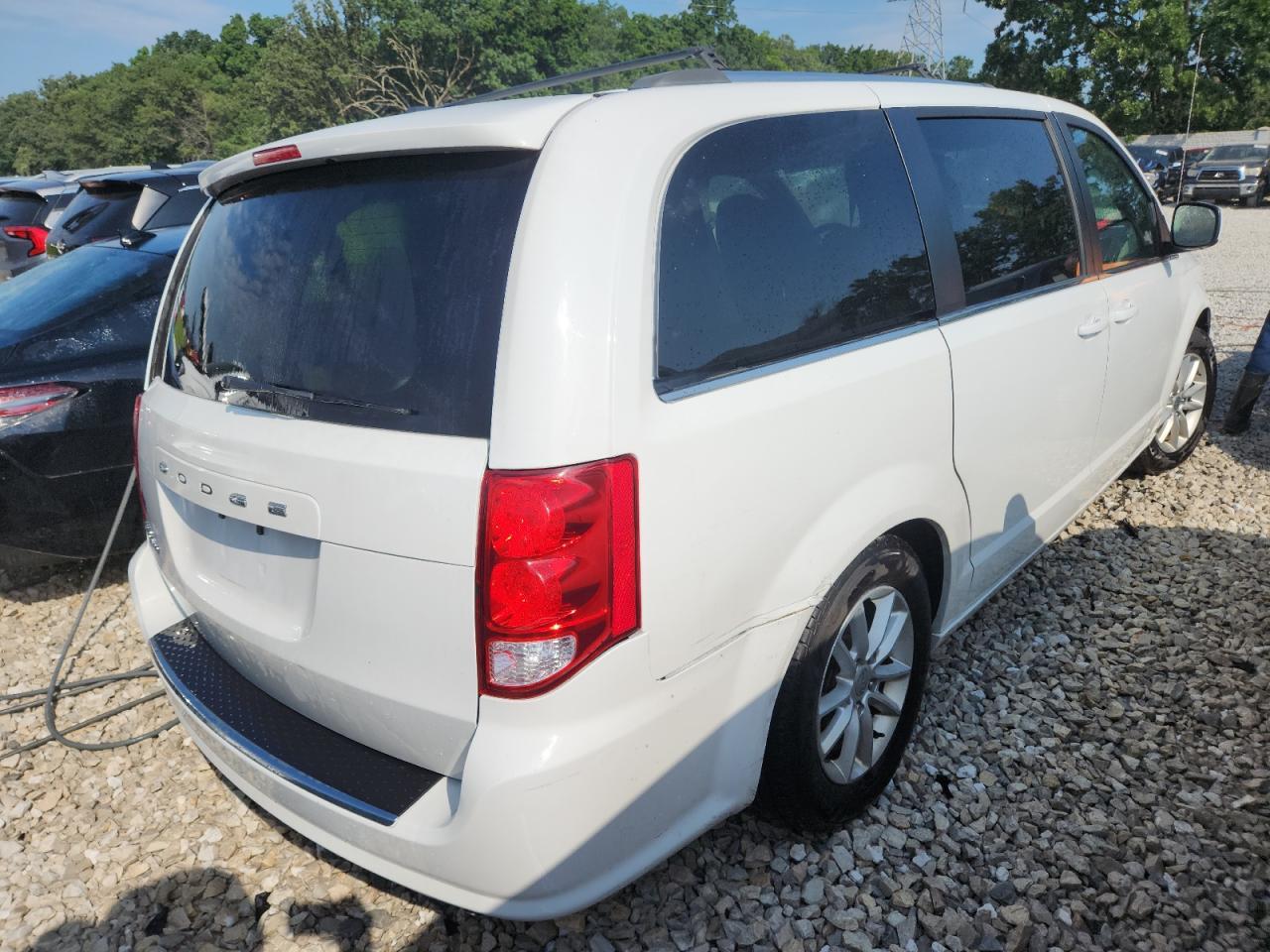2020 Dodge Grand Caravan Sxt - Фото 3