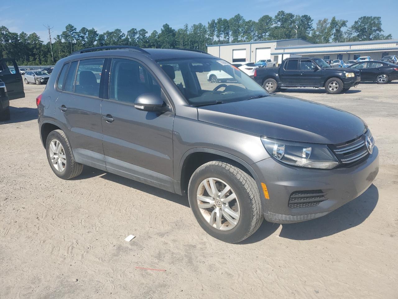 2016 Volkswagen Tiguan S - Image 4