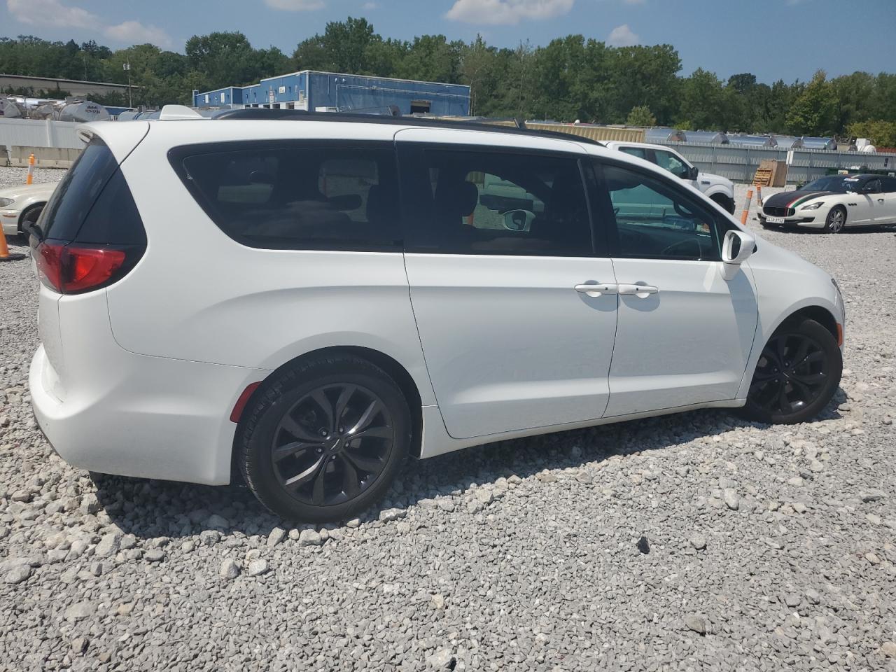 2018 Chrysler Pacifica Touring L - Фото 3