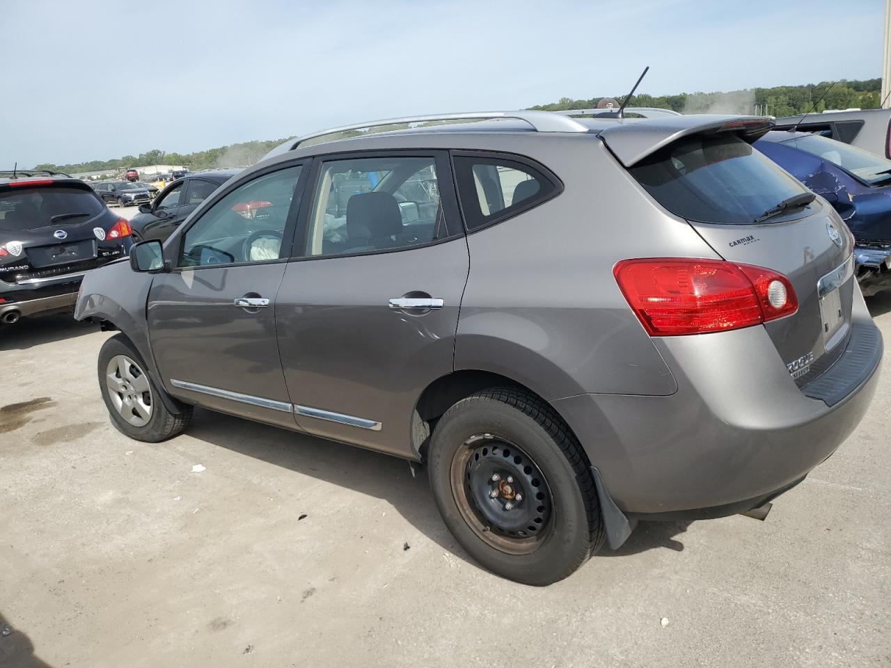 2014 Nissan Rogue Select S - Image 2