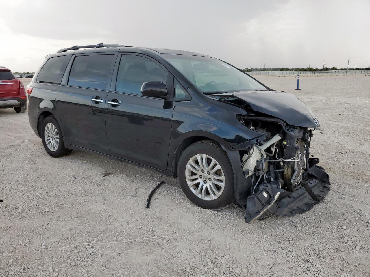 2015 Toyota Sienna Xle - Image 4