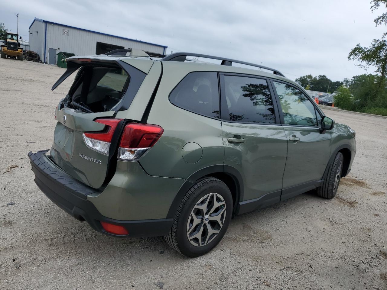 2020 Subaru Forester Premium - Image 3