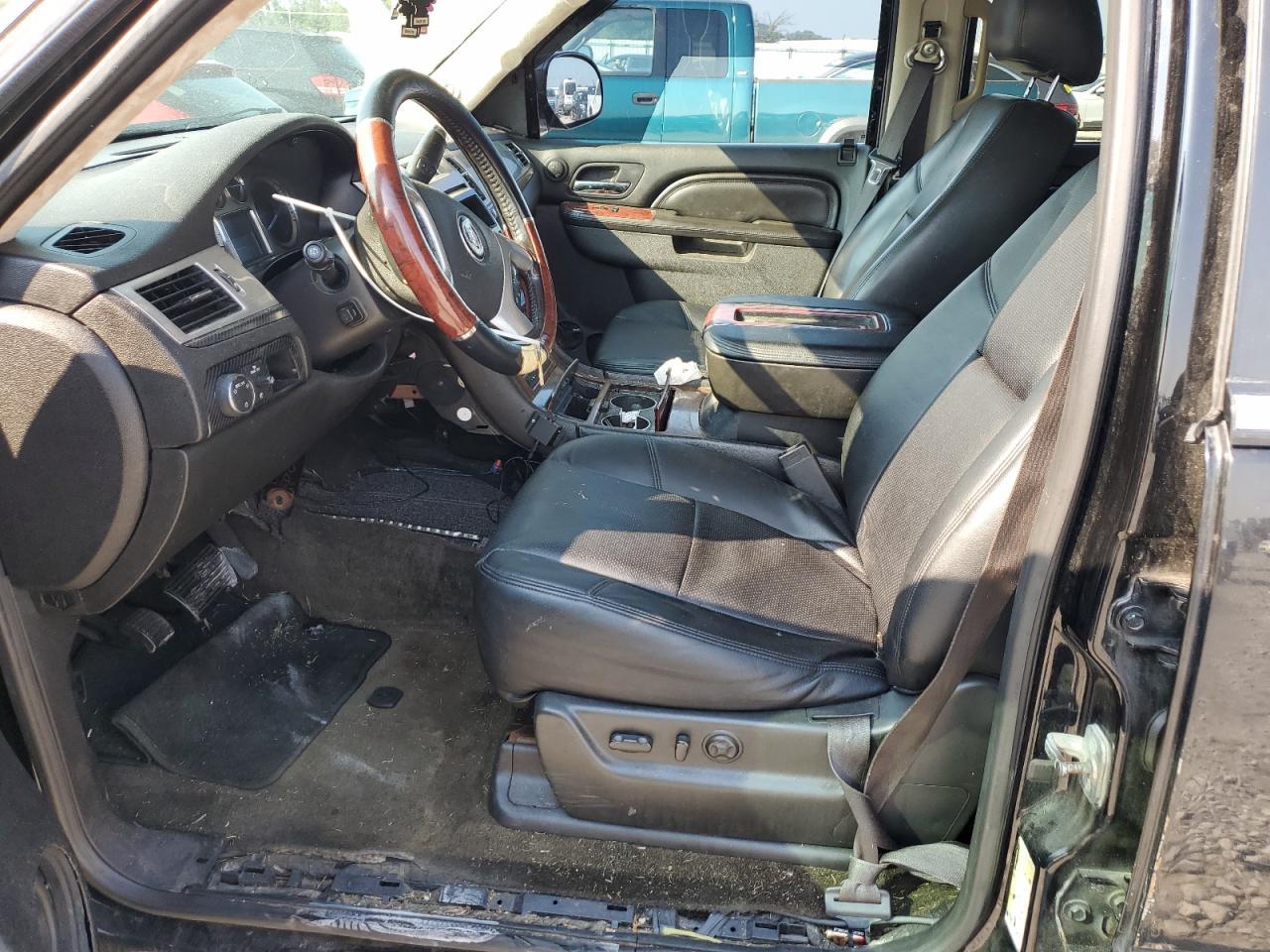 2012 Cadillac Escalade Luxury - Image 7