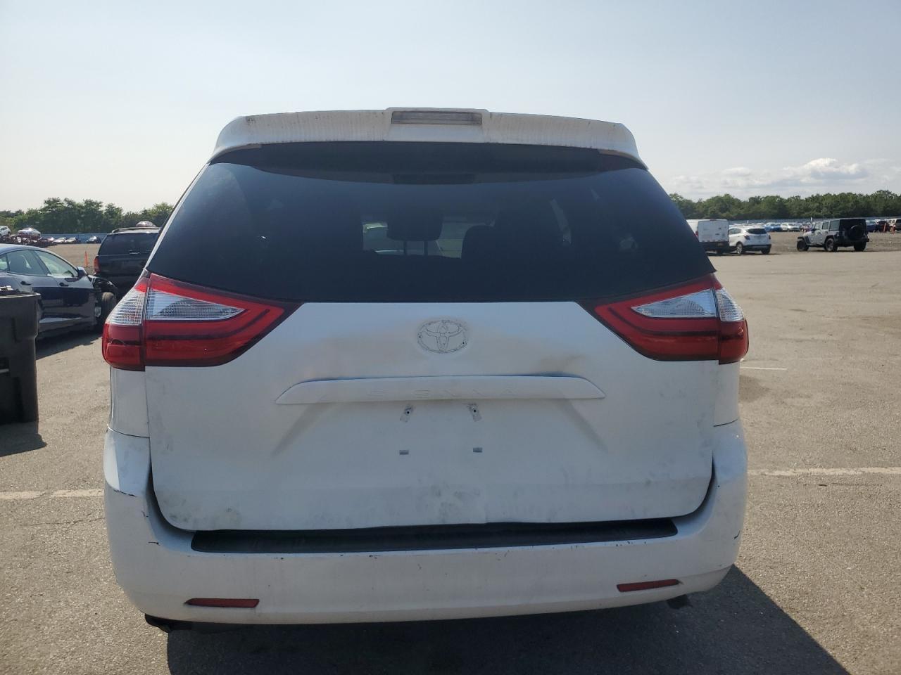 2019 Toyota Sienna Le - Фото 6