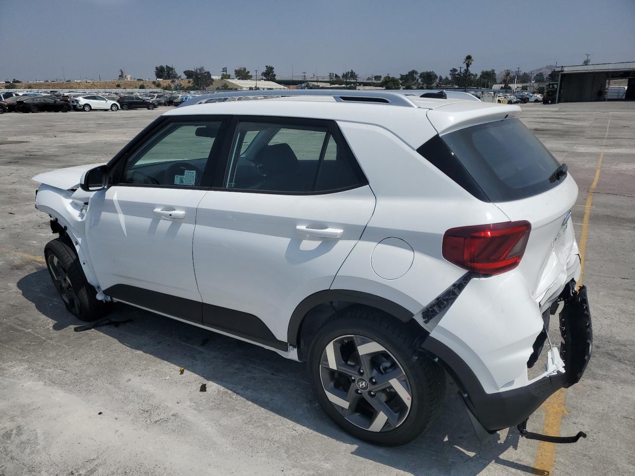 2025 Hyundai Venue Sel - Image 2