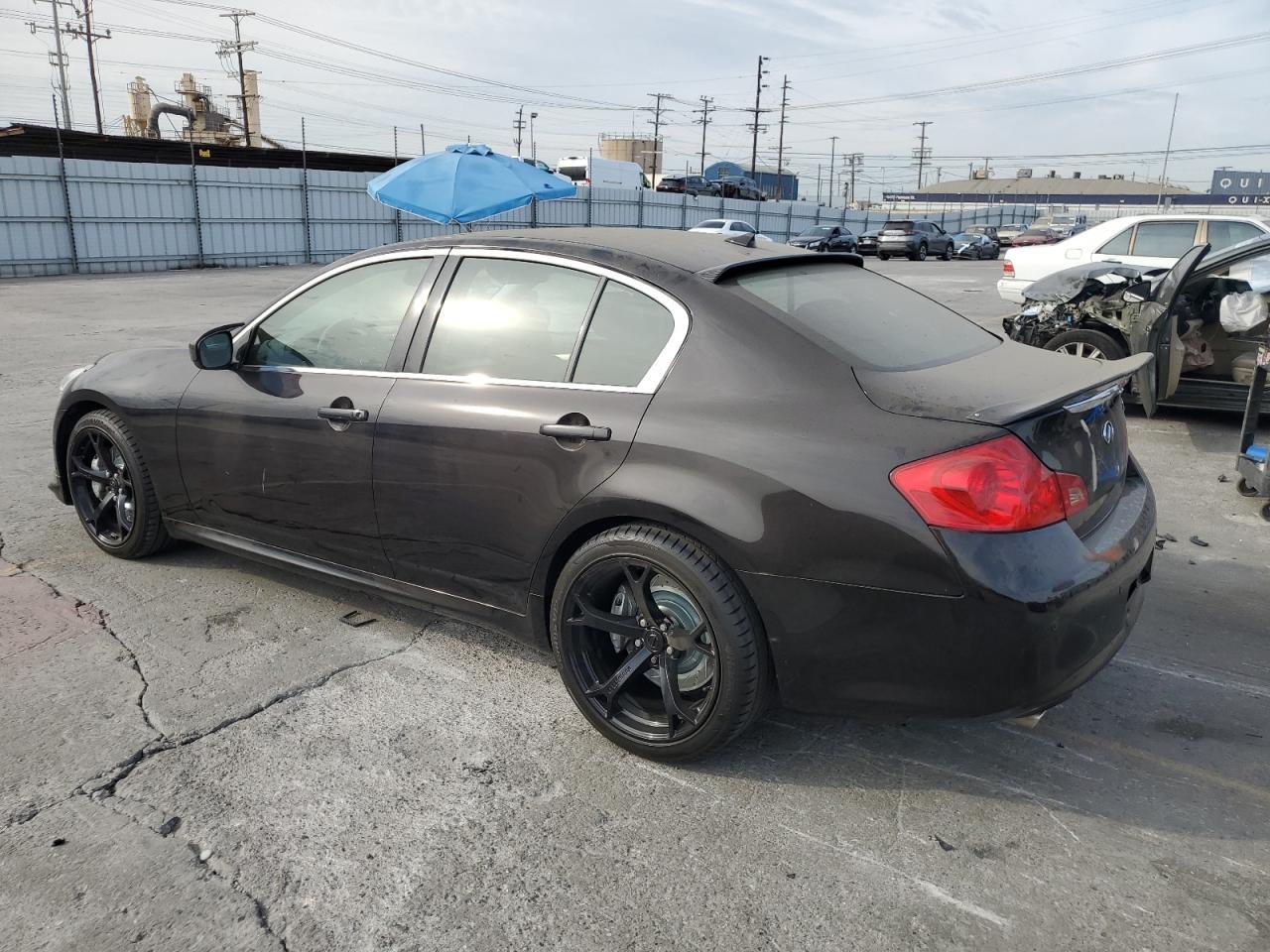 2011 Infiniti G37 Base - Image 2