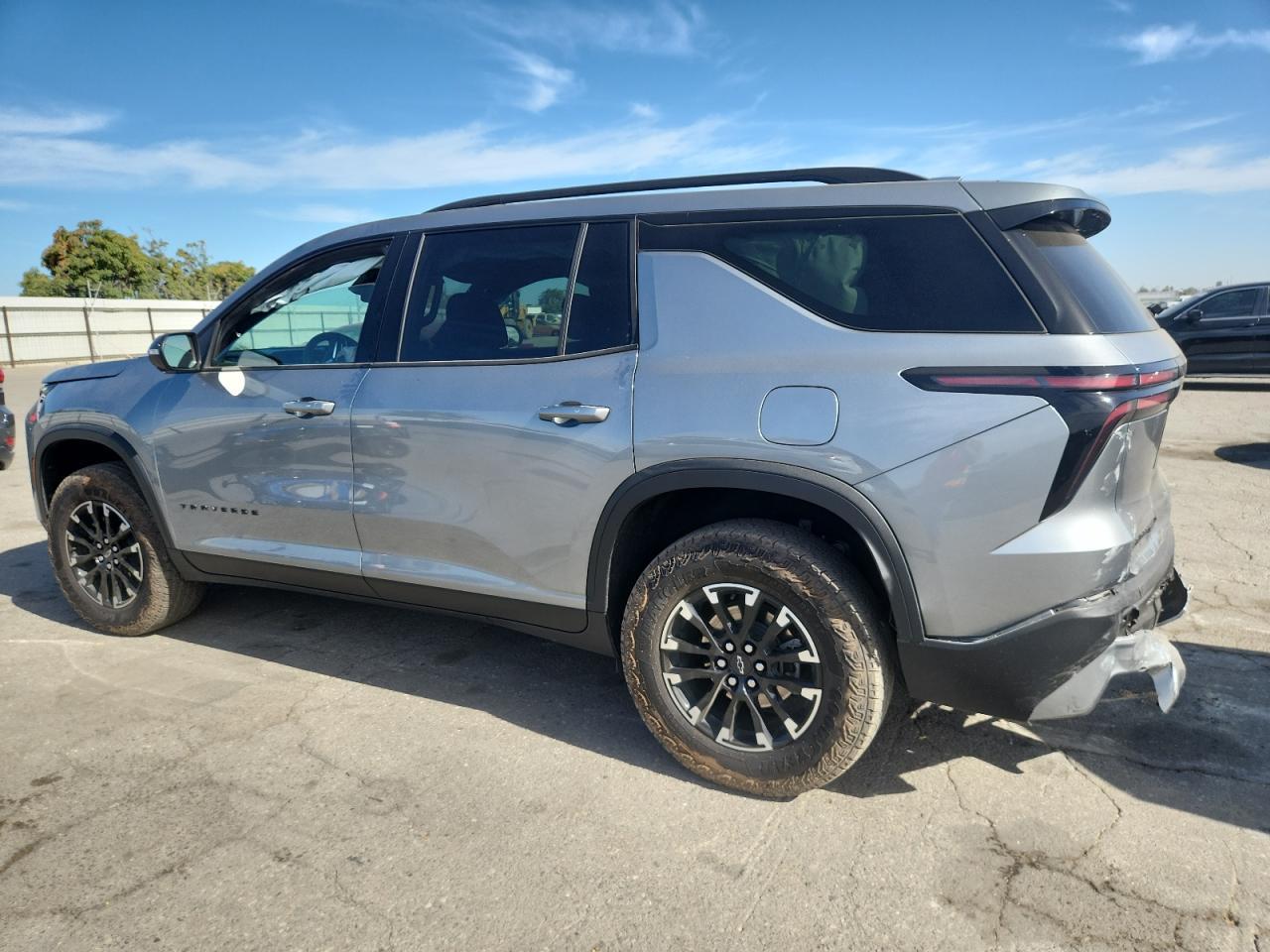 2024 Chevrolet Traverse Lt Z71 - Image 2