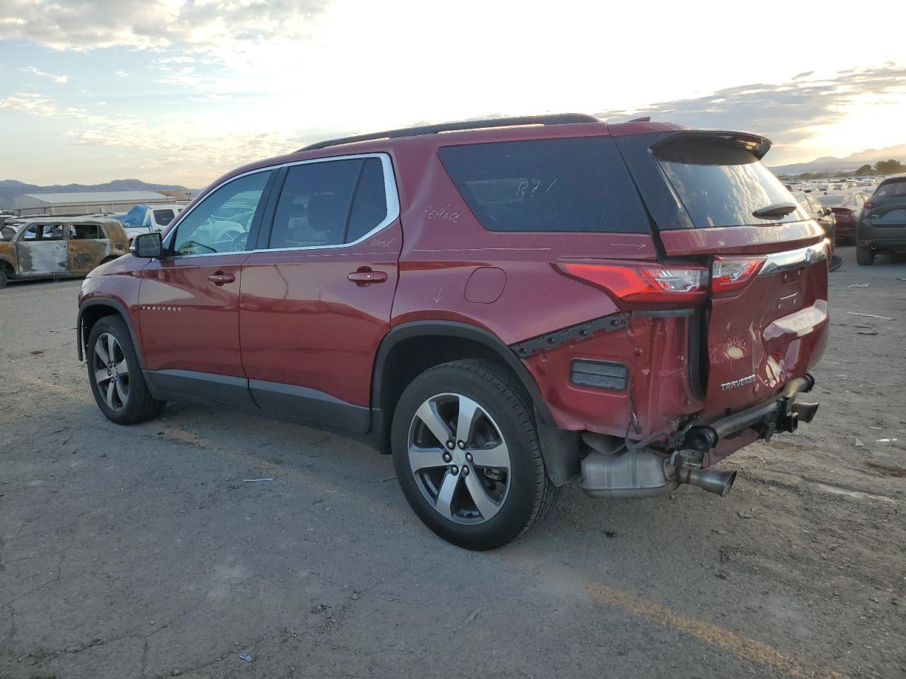 2019 Chevrolet Traverse Lt - Фото 2