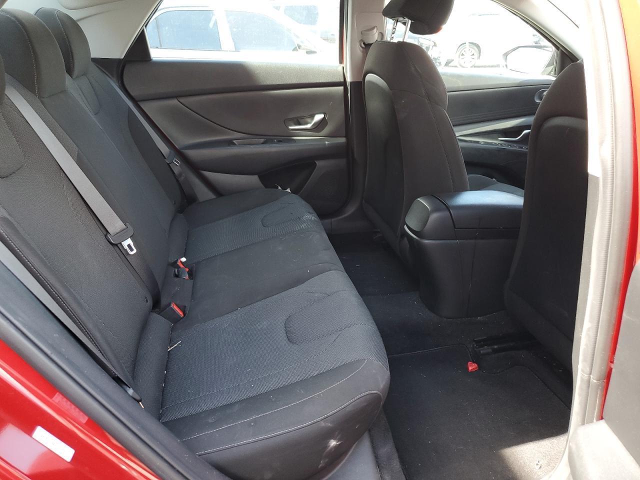2023 Hyundai Elantra Se - Image 6