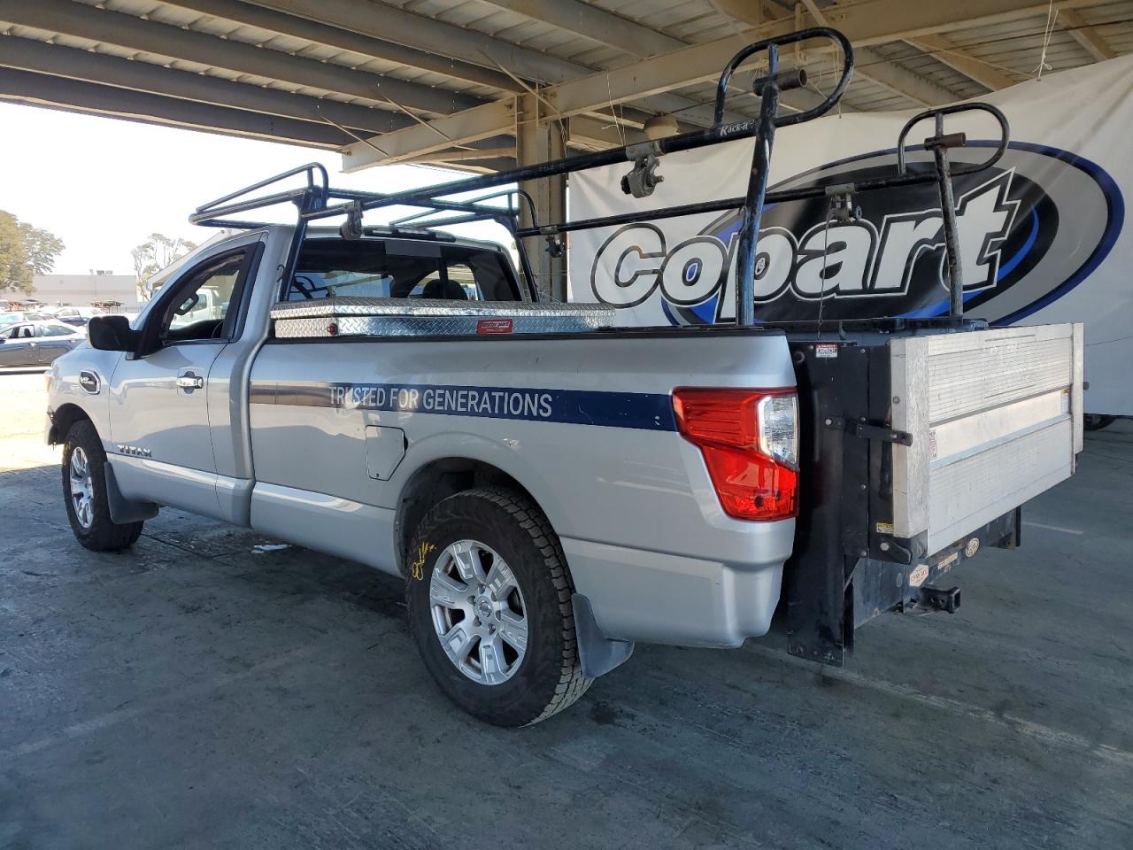 2017 Nissan Titan S - Фото 2