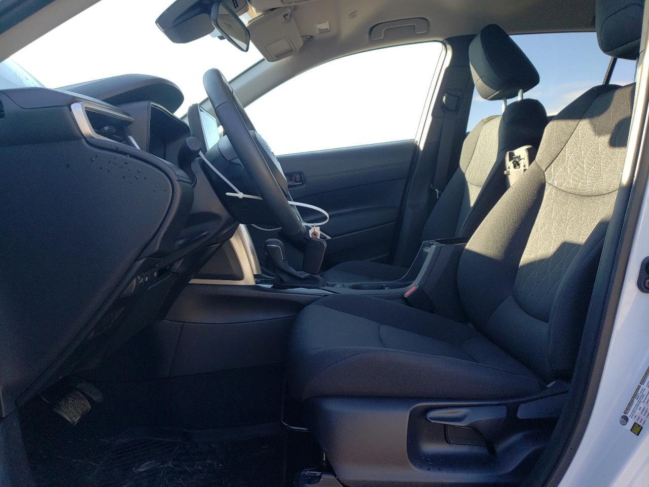 2025 Toyota Corolla Cross Le - Фото 7