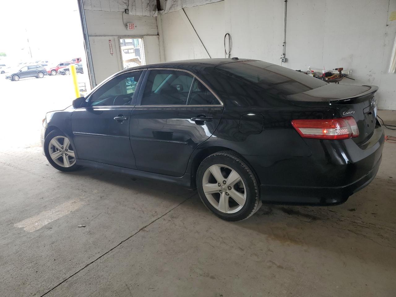 2010 Toyota Camry Se - Фото 2