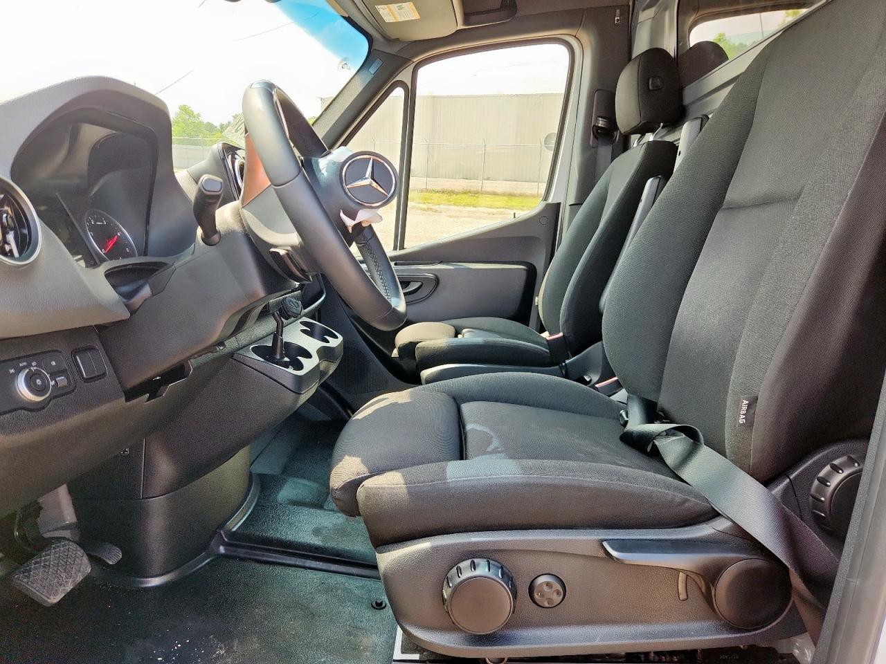 2025 Mercedes-Benz Sprinter 2500 - Фото 7