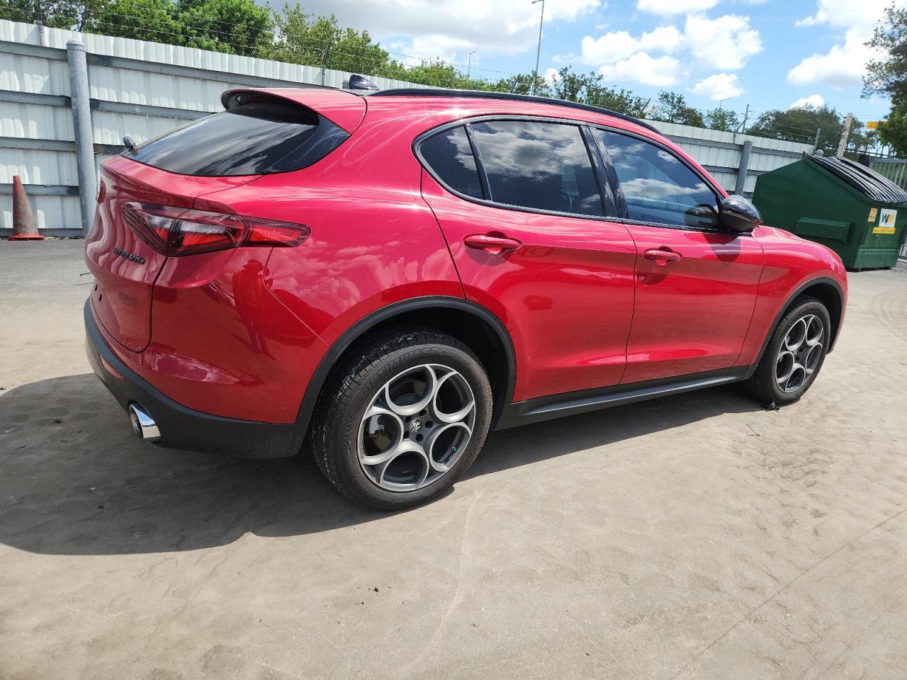 2021 Alfa Romeo Stelvio Sport - Фото 3