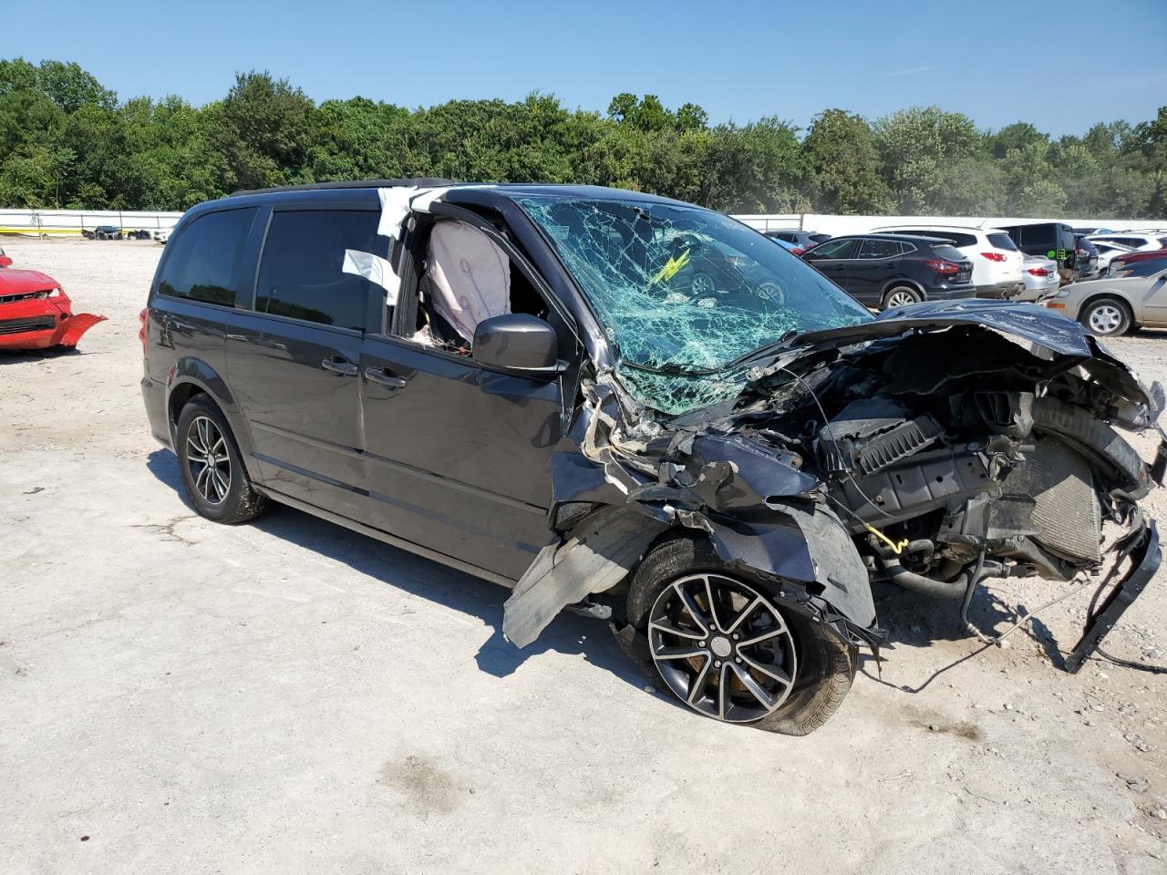 2015 Dodge Grand Caravan R/T - Image 4
