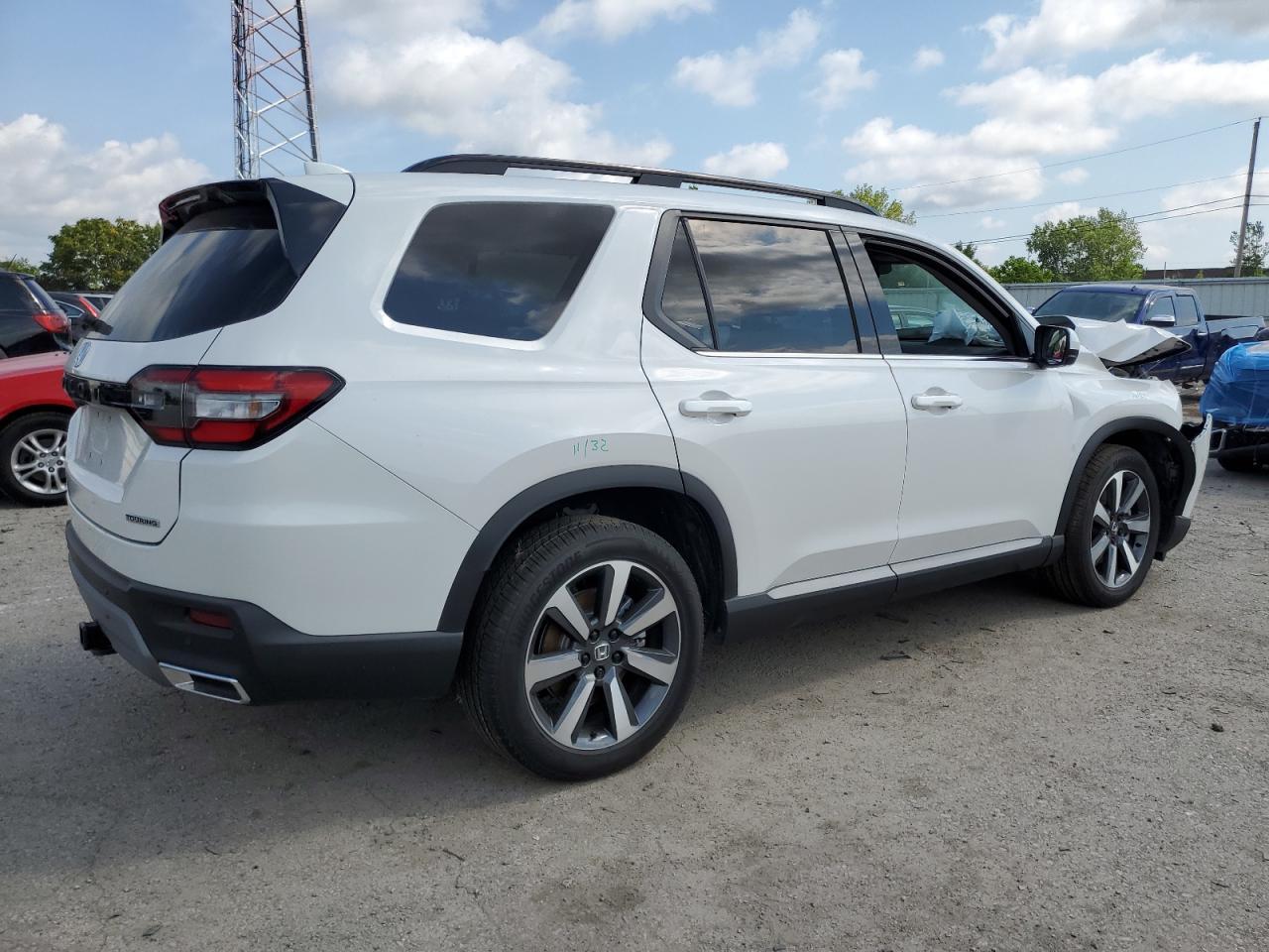 2025 Honda Pilot Touring - Image 3