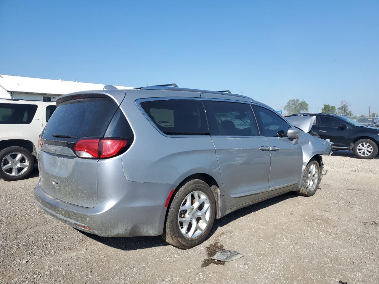 2018 Chrysler Pacifica Touring L Plus - Image 3