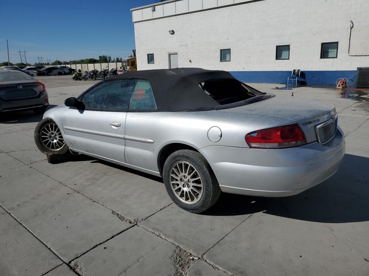 2005 Chrysler Sebring Touring - Image 2