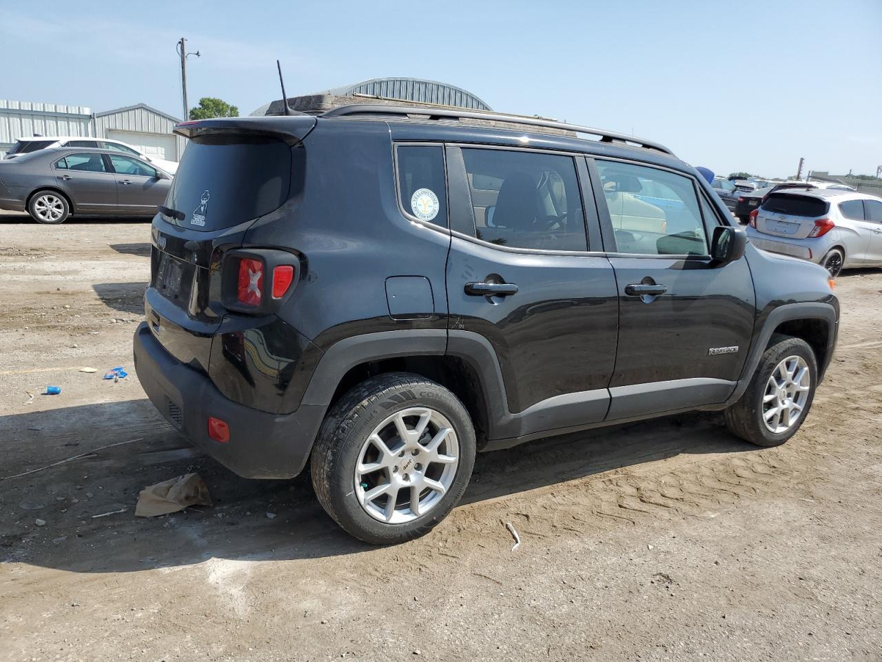 2023 Jeep Renegade Latitude - Фото 3