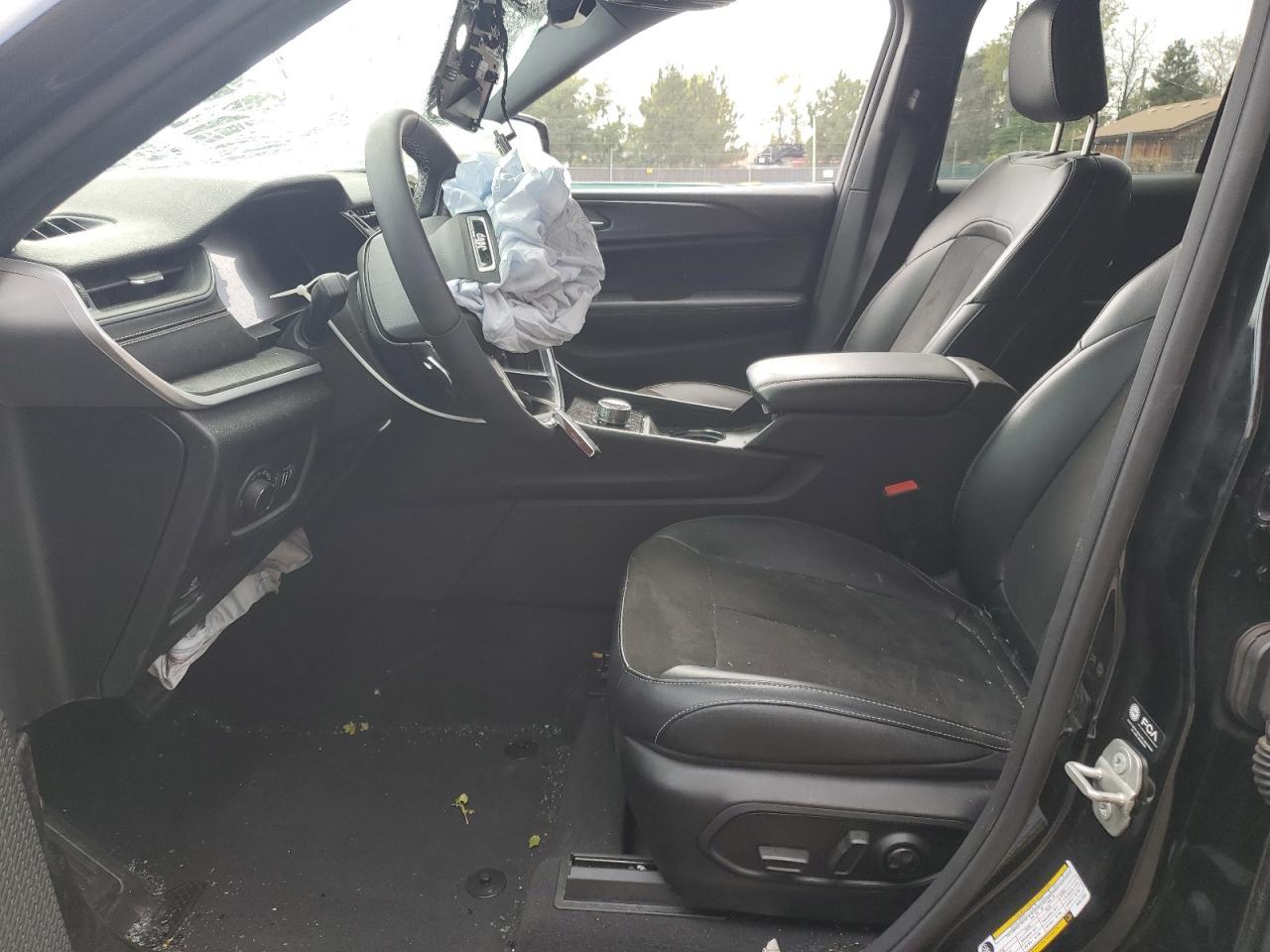 2023 Jeep Grand Cherokee Laredo - Image 7