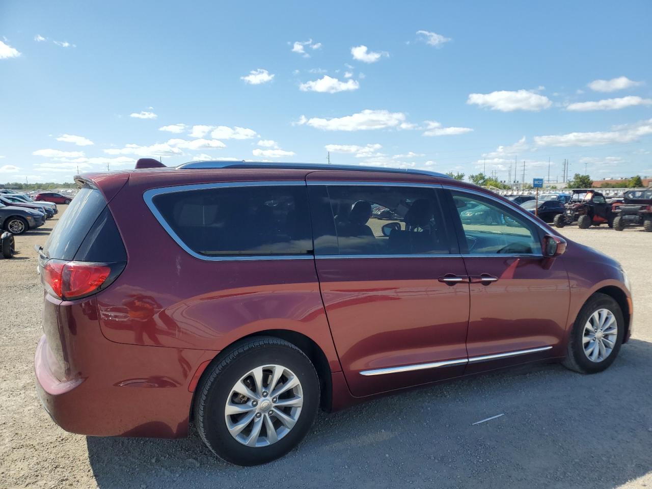 2019 Chrysler Pacifica Touring L - Image 3