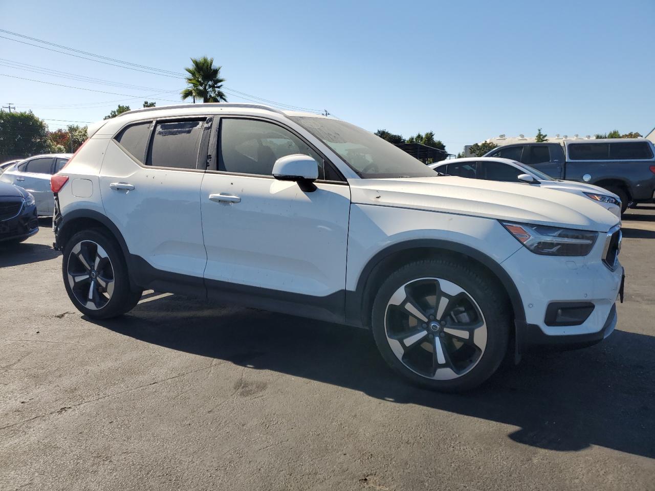 2019 Volvo Xc40 T5 Momentum - Image 4
