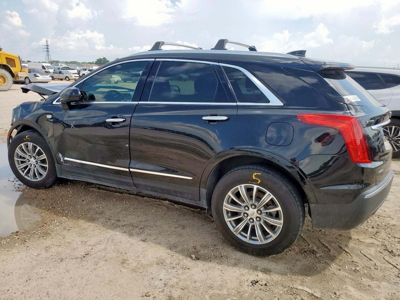 2018 Cadillac Xt5 Luxury - Image 2