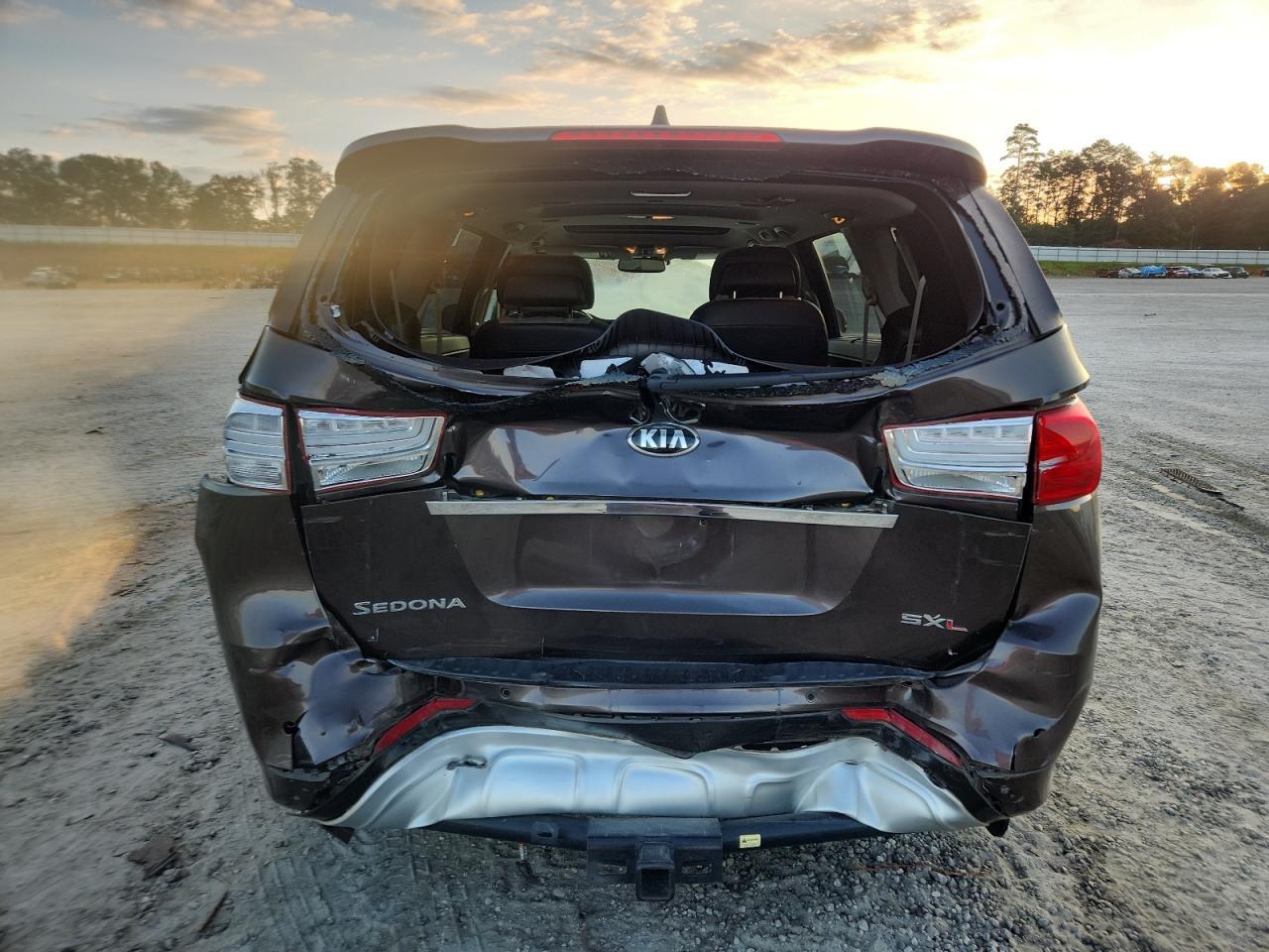 2016 Kia Sedona Sxl - Фото 6