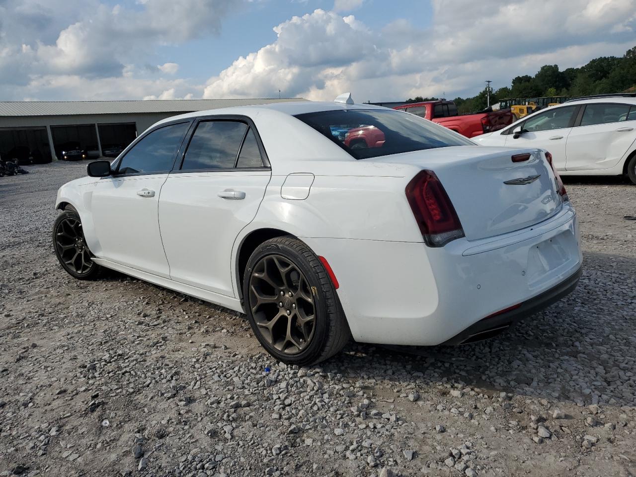 2016 Chrysler 300 S - Фото 2