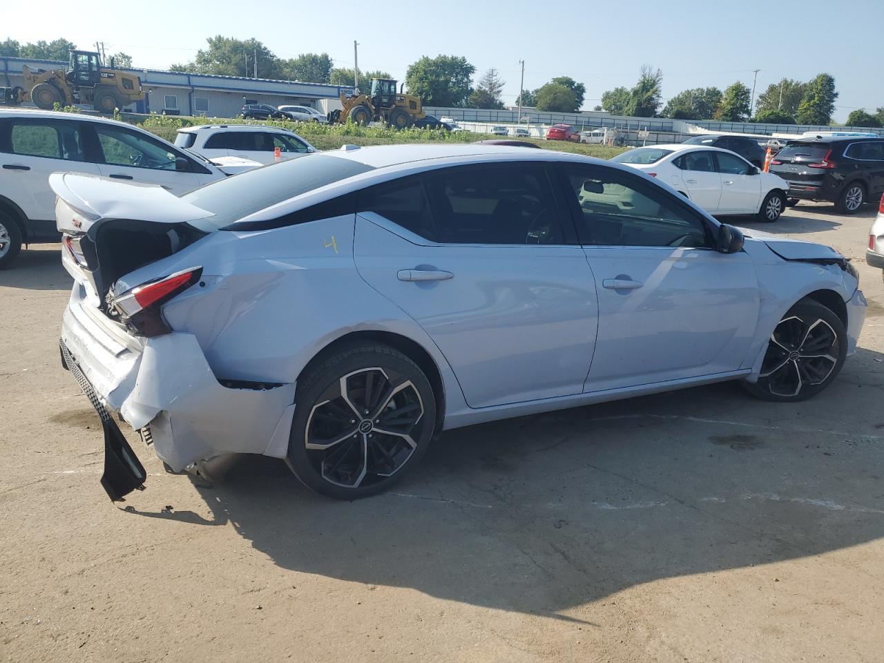 2023 Nissan Altima Sr - Фото 3