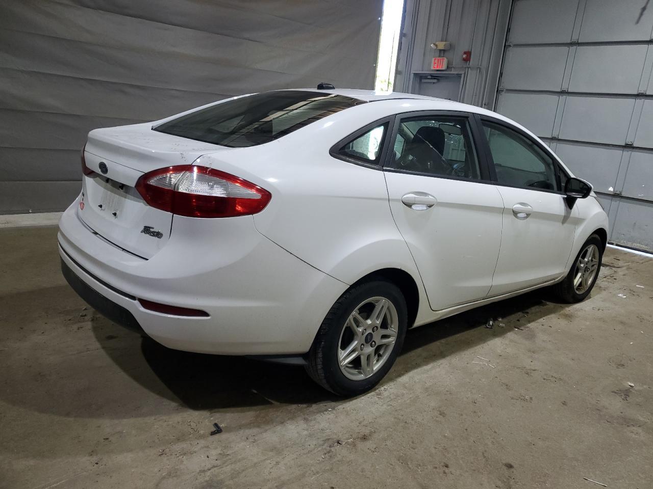 2017 Ford Fiesta Se - Фото 3