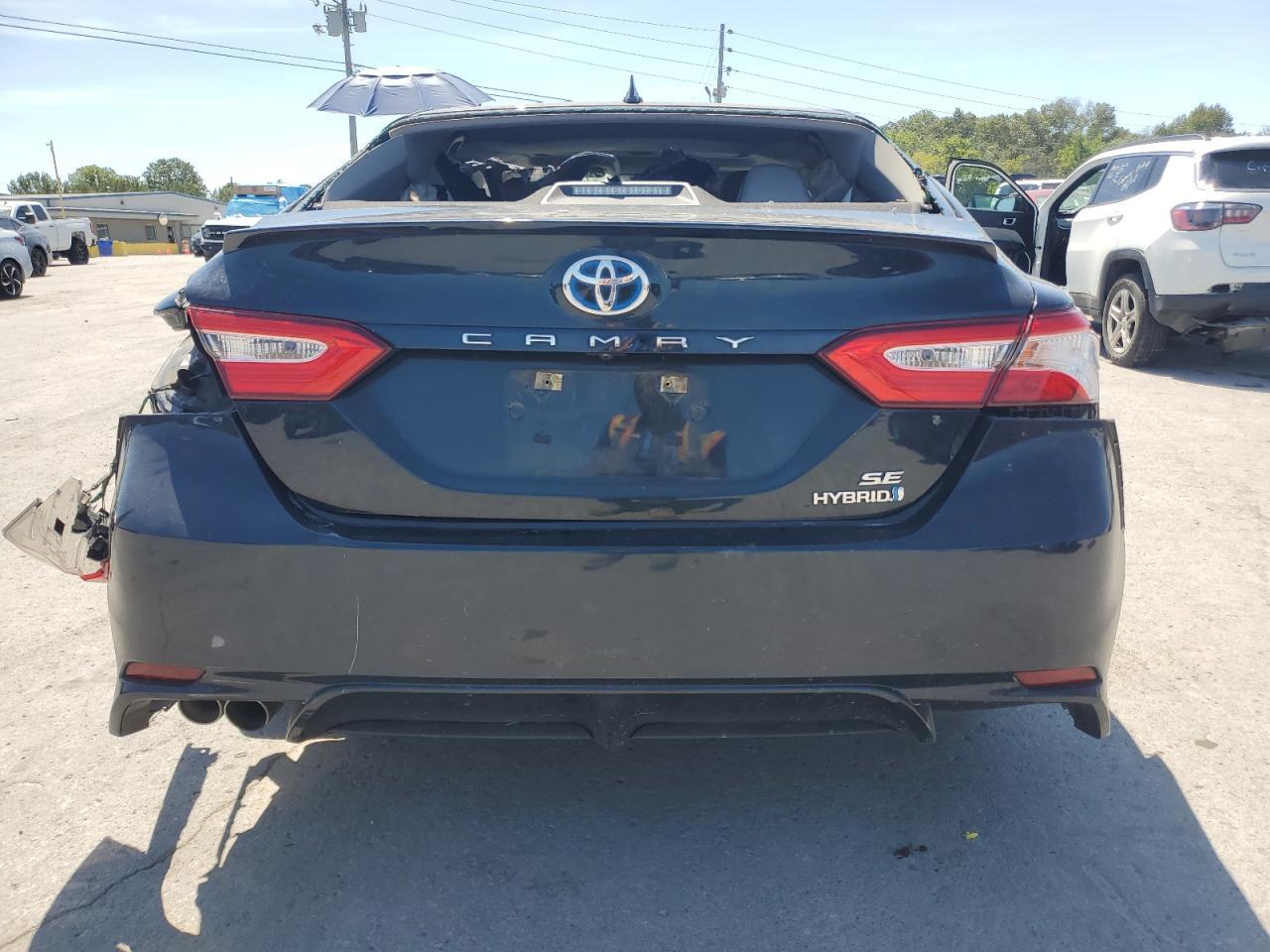 2020 Toyota Camry Se - Фото 6