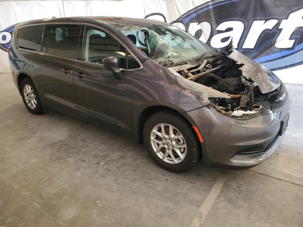 2023 Chrysler Voyager Lx - Image 4