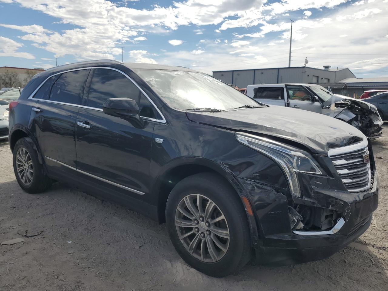 2017 Cadillac Xt5 Luxury - Image 4